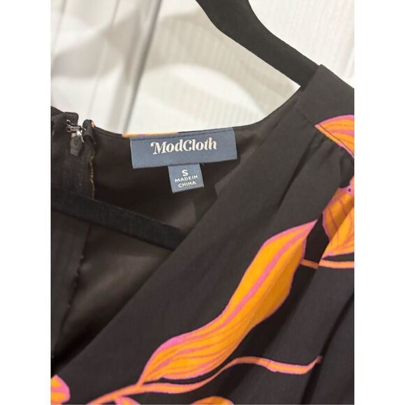 ModCloth Women's V-Neck Floral Wide Leg Jumpsuit Black Orange Pink Size Small - Picture 4 of 5